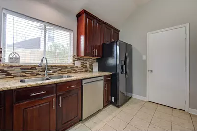 14802 Newton Falls Lane, Sugar Land, TX 77498 - Photo 5