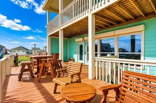 3228 Castle Dr, Crystal Beach, TX 77650 - Photo 3