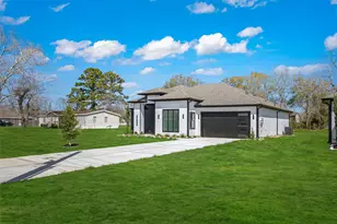 1519 Waco St, Dayton, TX 77535 - Photo 3