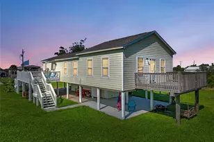 1120 N Monkhouse Dr, Crystal Beach, TX 77650 - Photo 1