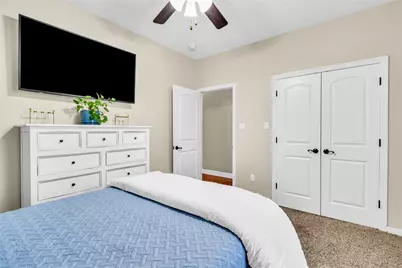 401 Heritage Oaks Drive, Angleton, TX 77515 - Photo 33