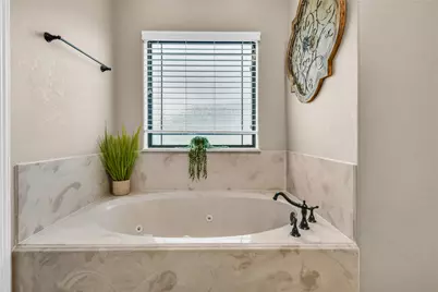 401 Heritage Oaks Drive, Angleton, TX 77515 - Photo 21