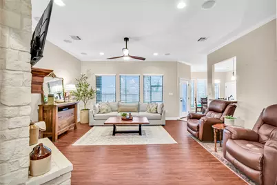 401 Heritage Oaks Drive, Angleton, TX 77515 - Photo 7