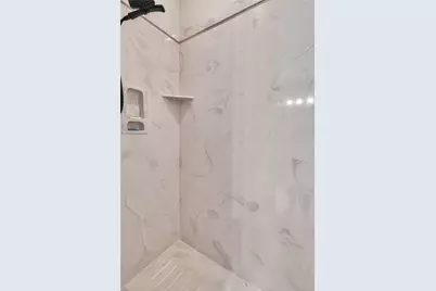 401 Heritage Oaks Drive, Angleton, TX 77515 - Photo 19