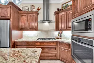 401 Heritage Oaks Dr, Angleton, TX 77515 - Photo 11