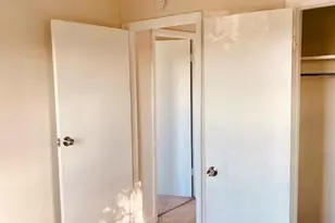 1214 Des Jardines St, Houston, TX 77023 - Photo 9