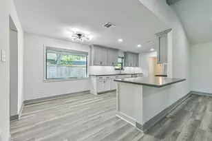 4102 Honey Oaks Dr, Taylor Lake Village, TX 77586 - Photo 9