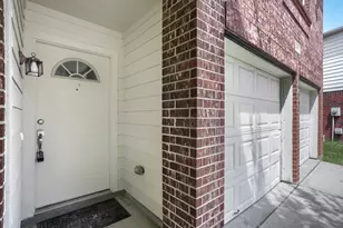10506 Sugar Trace Dr, Sugar Land, TX 77498 - Photo 3