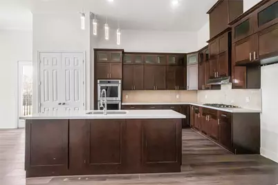 6413 N Ridgecrest Drive, Hitchcock, TX 77563 - Photo 9