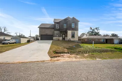 6413 N Ridgecrest Drive, Hitchcock, TX 77563 - Photo 1