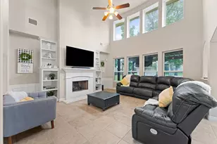 2018 Brookmont Dr, Conroe, TX 77301 - Photo 9