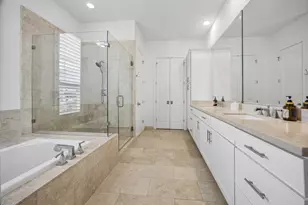 1211 Wynden Commons Ln, Houston, TX 77056 - Photo 19