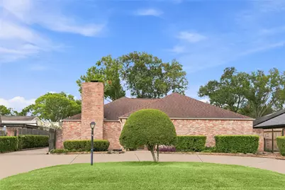 2907 Fairway Drive, Sugar Land, TX 77478 - Photo 3