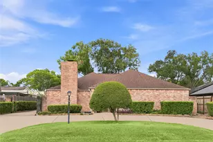 2907 Fairway Dr, Sugar Land, TX 77478 - Photo 3