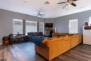 1421 20 1/2 St, Huntsville, TX 77340 - Photo 5