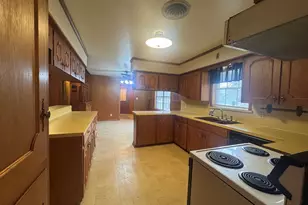 307 S Market St, Louise, TX 77455 - Photo 5