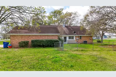 307 S Market Street, Louise, TX 77455 - Photo 33