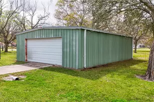 307 S Market St, Louise, TX 77455 - Photo 35