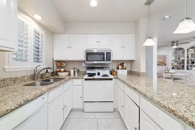 869 Wax Myrtle Lane #A, Houston, TX 77079 - Photo 15
