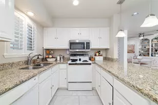 869 Wax Myrtle Ln, Houston, TX 77079 - Photo 15