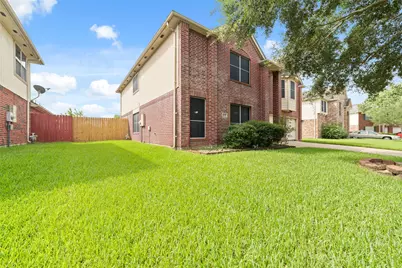 2235 Heatherwood Drive, Missouri City, TX 77489 - Photo 3