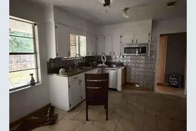 201 E Meadow Street, Iredell, TX 76649 - Photo 5
