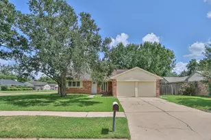 501 Point Clear Dr, Friendswood, TX 77546 - Photo 1
