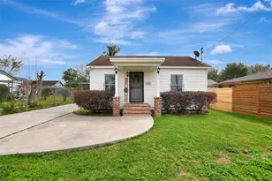 7714 Helmers St, Houston, TX 77022 - Photo 3
