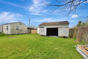 7714 Helmers St, Houston, TX 77022 - Photo 37