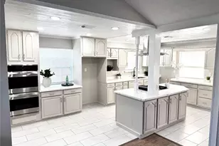 959 Festival Dr, Houston, TX 77062 - Photo 7