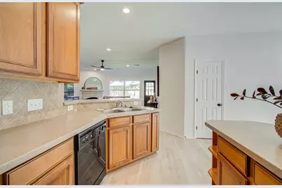 2030 Creek Shore Lane, Pearland, TX 77581 - Photo 15
