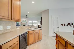 2030 Creek Shore Ln, Pearland, TX 77581 - Photo 15