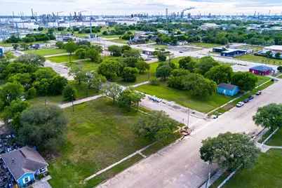 423 3rd Avenue N, Texas City, TX 77590 - Photo 7