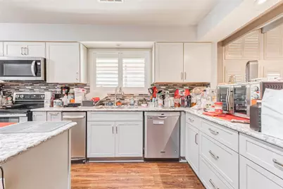 604 N Clear Creek Drive, Friendswood, TX 77546 - Photo 11