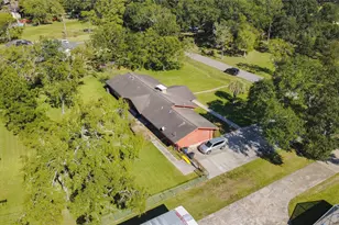 604 N Clear Creek Dr, Friendswood, TX 77546 - Photo 21