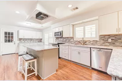 604 N Clear Creek Drive, Friendswood, TX 77546 - Photo 9