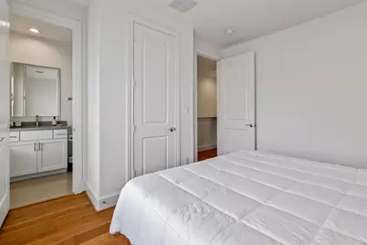 10943 Grove Tree Lane, Houston, TX 77043 - Photo 15