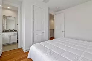 10943 Grove Tree Ln, Houston, TX 77043 - Photo 15