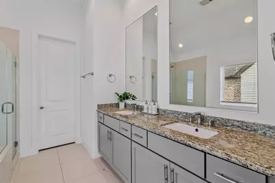 10943 Grove Tree Lane, Houston, TX 77043 - Photo 21