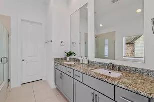 10943 Grove Tree Ln, Houston, TX 77043 - Photo 21