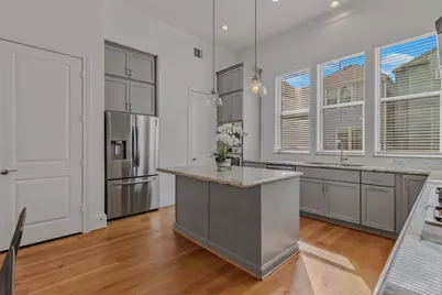 10943 Grove Tree Lane, Houston, TX 77043 - Photo 9