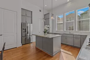 10943 Grove Tree Ln, Houston, TX 77043 - Photo 9