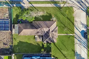 8802 Cedarbrake Dr, Spring Valley Village, TX 77055 - Photo 3