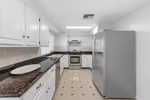 5150 Hidalgo St, Houston, TX 77056 - Photo 9