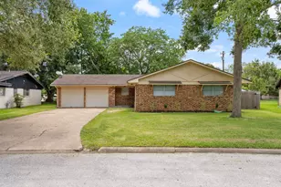 4108 Crescent Dr, Bay City, TX 77414 - Photo 1