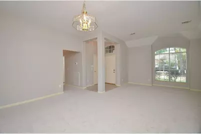 43 S Lace Arbor Drive, The Woodlands, TX 77382 - Photo 3