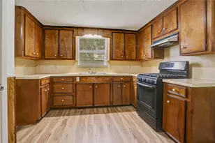 215 E Dahlgren Ave, Wharton, TX 77488 - Photo 7