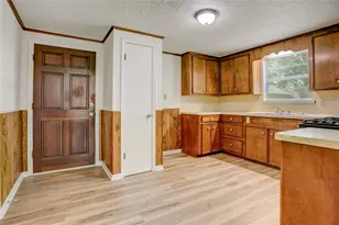 215 E Dahlgren Ave, Wharton, TX 77488 - Photo 9