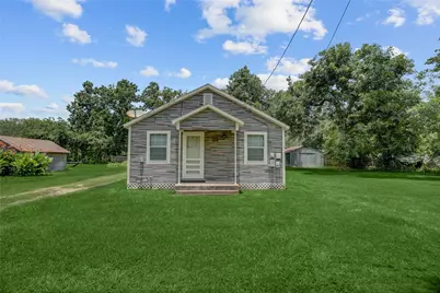 215 E Dahlgren Avenue, Wharton, TX 77488 - Photo 17