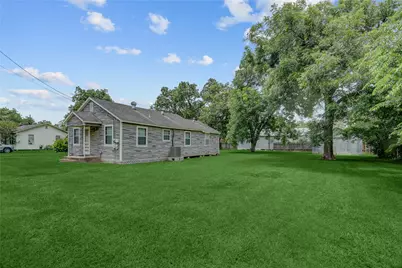 215 E Dahlgren Avenue, Wharton, TX 77488 - Photo 23